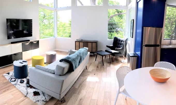 Cherrywood House | Unique and Fun Hotel Experience with Breakfast Included