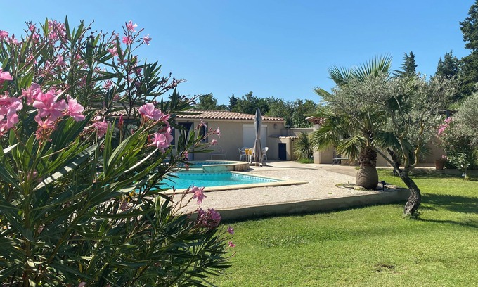 Velleron House | Discover Paradise in Provence with Pool and Spa Amenities