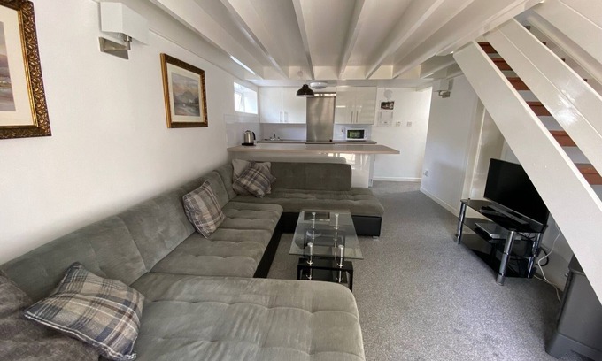 Newmilns Cottage | Heavenly Retreat with Pool, Kitchen & Pet-Friendly Options