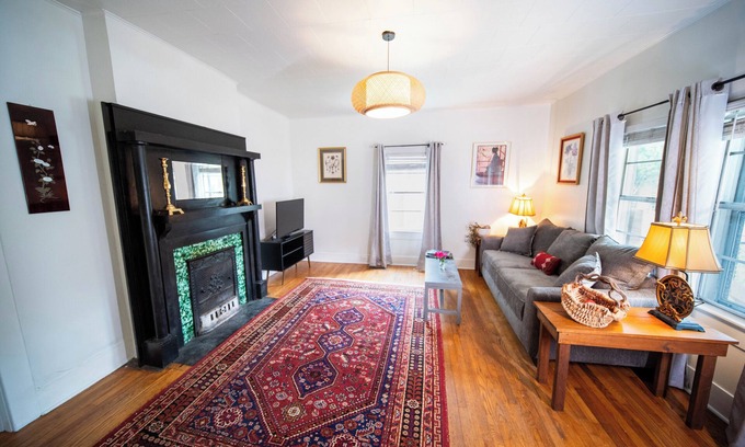 East End - Valley Street Apartment | A Little Slice of Awesome! Walk Downtown!
