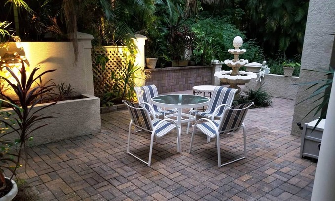 Kings Lake House | Discover a Slice of Heaven with Spa & Hot Tub Amenities