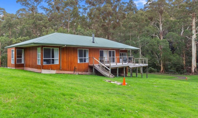 Apollo Bay House | Discover A Little Touch Of Paradise with Family-Friendly Fun