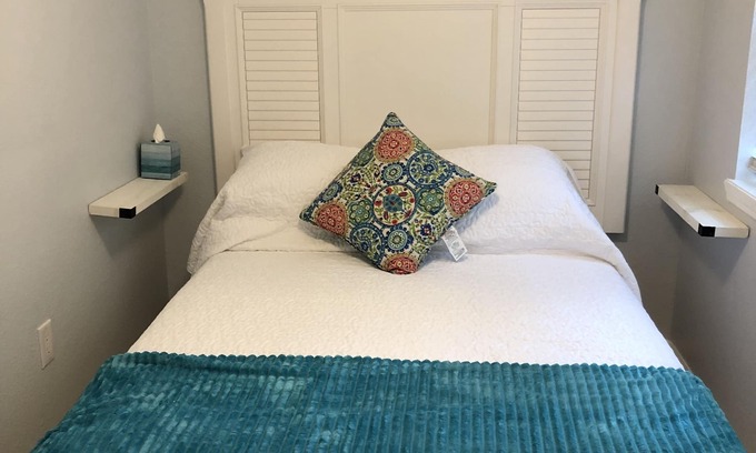 Limona Improvement House | Delightful Escape with Spa, Lake Views & Pet-Friendly Stay