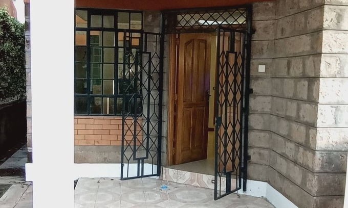Nairobi House | Inviting 4 Bedroom Maisonette near JKI Airport with Pool