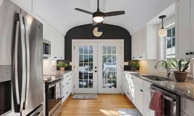Southington House | Prime Location Near Aqua Turf & Mount Southington - Sleeps 6