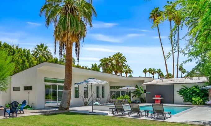 The Mesa House | Prime Location Near Downtown with Spa and Hot Tub Amenities
