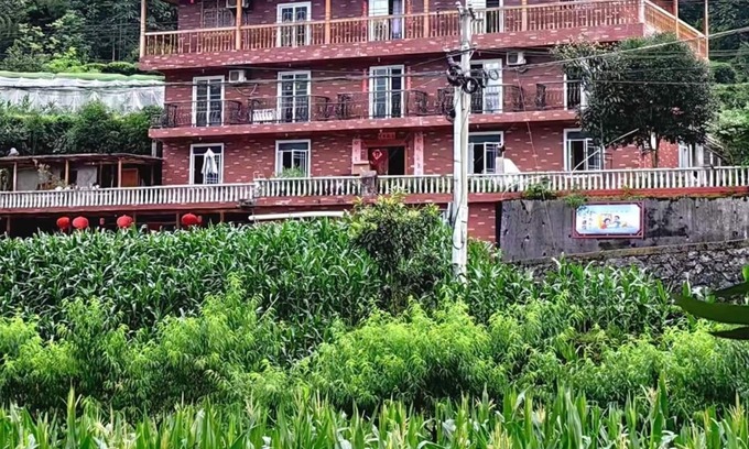 Enshi Cabin | Explore Nature at Our Lodge Amidst Forests and Mountains