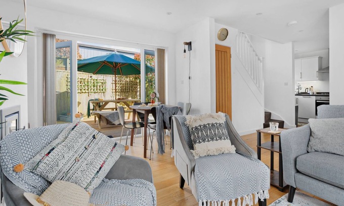 Woodbury Cottage | Idyllic Family and Pet-Friendly Retreat in East Devon