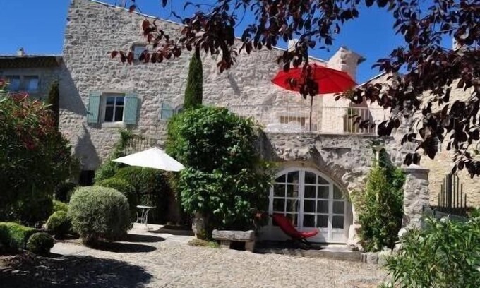 La Garde-Adhemar Cottage | Delightful Getaway with Breakfast & Family-Friendly Amenities