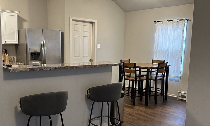 Jonesboro House | Peaceful Retreat in a Secure Neighborhood - Guest Rated 10/10