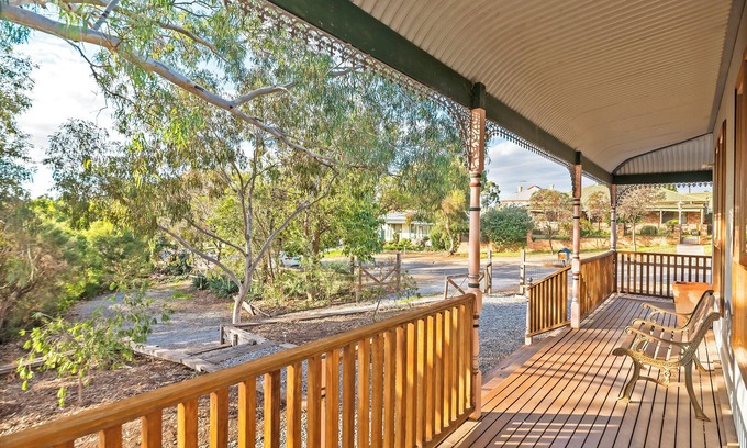 Gawler South Cottage | Charming Rustic Cottage with Ocean View and Spa Amenities
