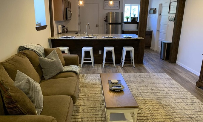 Dripping Springs House | Perfect Villa Retreat in Dripping Springs for Up to 5 Guests