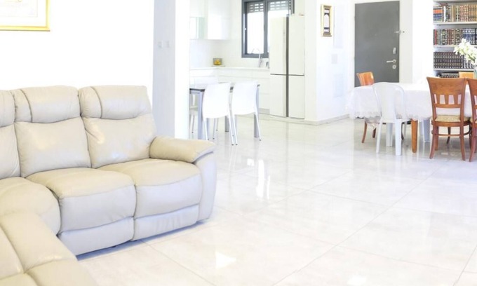 Beit Shemesh Cottage | Elegant House in Ramat Beit Shemesh with Pool & Breakfast