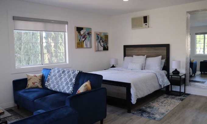 Porter Ranch House | Stylish Studio Guesthouse with Spa and Hot Tub Amenities