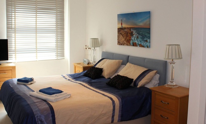 Cowes Apartment | Guest Rated 10/10: Marinus Apartment with Breakfast & Kitchen