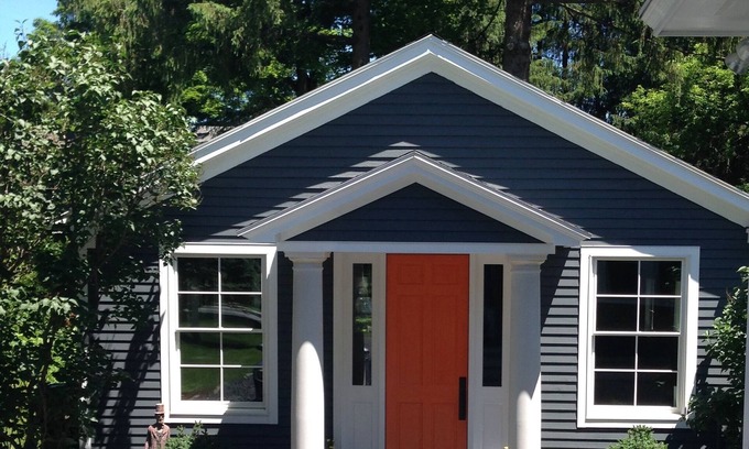 Manchester Center Cottage | Premium Cottage Retreat with Pool in Manchester Center