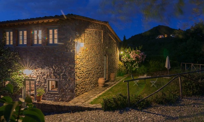 Poggio Alla Croce House | Escape to Chianti: Scenic Views & Pet-Friendly Amenities