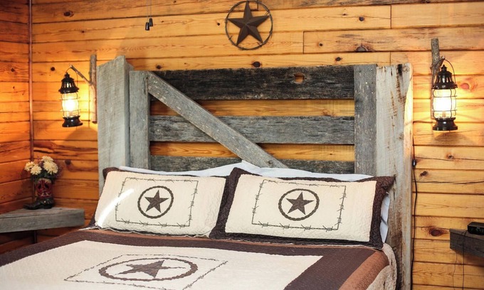 Davisville Cabin | Indulgent King Suite Cabin Retreat in the Ozarks - Rated 9.8