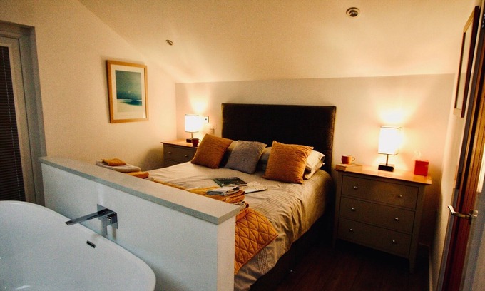Gorran Haven Ski Chalet | Exquisite One-Bedroom Chalet with Breathtaking Sea Views