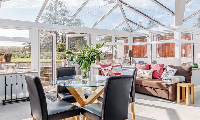 Whitecroft Cottage | Ideal Retreat for Friends and Family with Pet-Friendly Perks