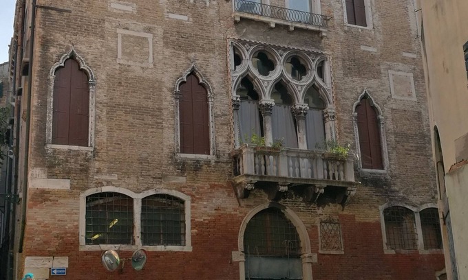 Castello Apartment | Experience a Historic Gothic Noble Palace by the Canals