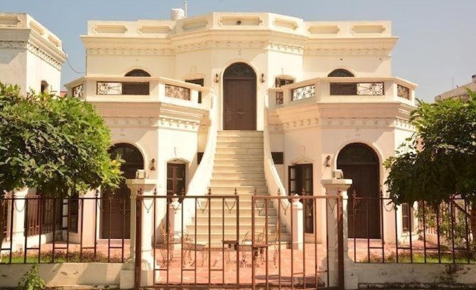 Kashipur Hotel | Elegant Mansion with Family-Friendly Amenities and Dining