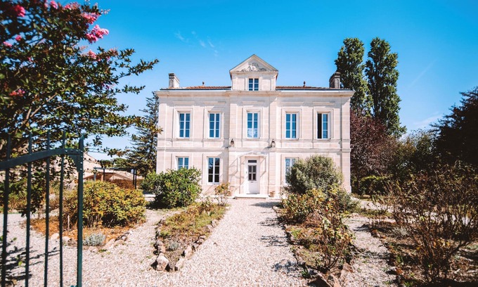 Verac House | Exclusive Mansion Retreat with Ocean View & Private Pool