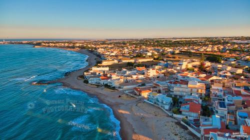 Casuzze Apartment | Oceanfront Retreat at A Mari Siemu with Pet-Friendly Perks