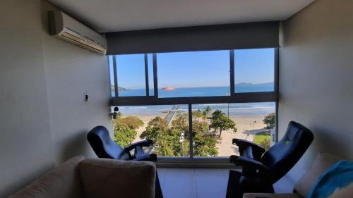 Embare Apartment | Unbeatable Oceanfront Views for 5 in Santos, Rated 9.4