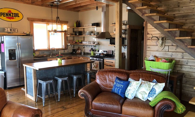 Marceline Cabin | Discover a Sweet Missouri Retreat with Pool and Spa Access