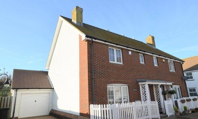 Camber House | Modern 3-Bedroom House Near Camber Beach with Ocean View