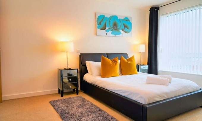 Portsmouth Apartment | Modern Apartment with Pet-Friendly Amenities and Breakfast