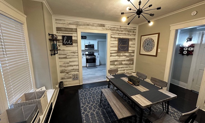 Westside Apartment | Modern Apartment with Pool and Breakfast, Perfectly Located