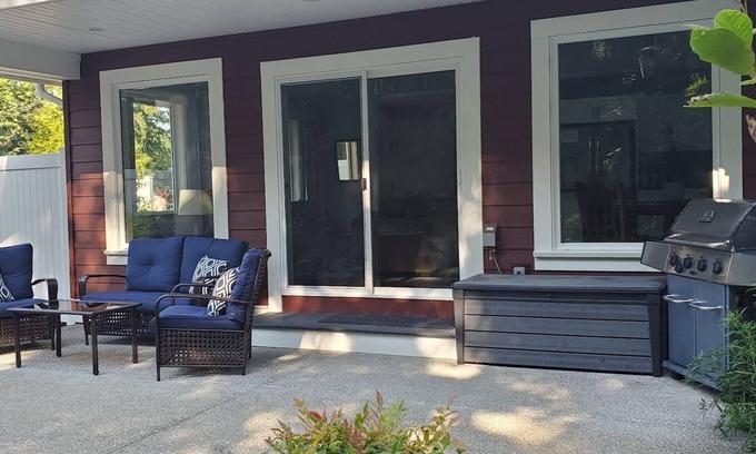 Regional District of Nanaimo Cottage | Modern Cottage Retreat with Ocean View on Vancouver Island