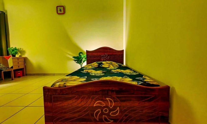 Al Mankhool Apartment | Cozy Modern Retreat with Spa, Breakfast & Hot Tub