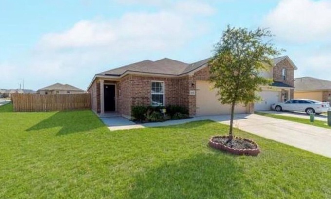 Southside House | A modern-family home, just 10 minutes from downtown & 12 minutes from Lackland.