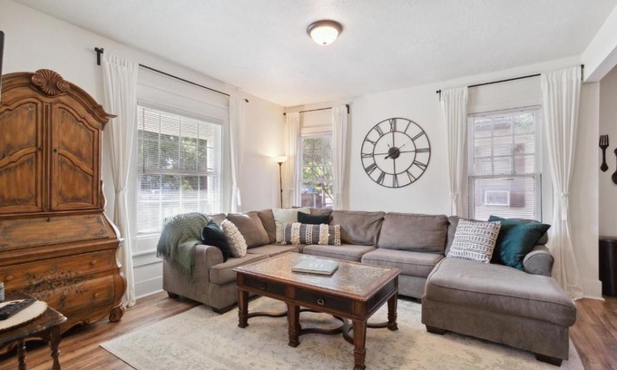 Fort Worth House | Modern Fort Worth Jennings Home with Breakfast & Family Appeal