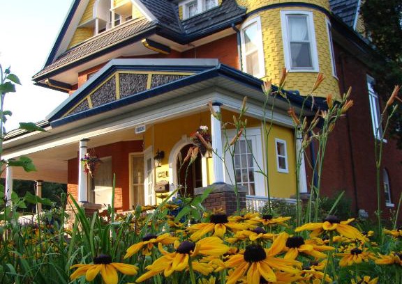 Niagara Falls Bed & Breakfast | Experience A Moment in Time Bed and Breakfast Today