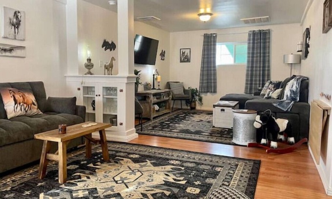 De Beque Apartment | Experience A Moment In-Time Cottage with Ocean Views & Spa