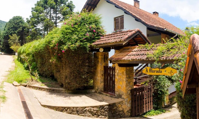 Monte Verde House | Family-Friendly Retreat at A Morada with Kitchen Amenities