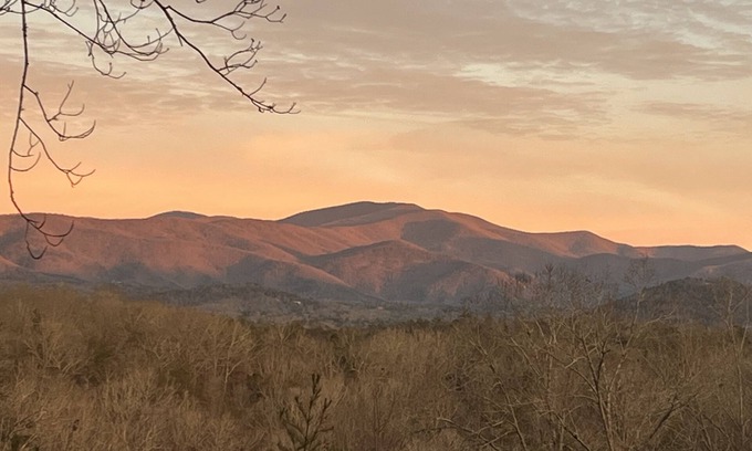 Sautee Nacoochee Cabin | Escape to A Mountain Dream with Ocean Views and Spa