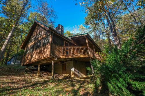 Gatlinburg - Pigeon Forge Villa | Explore A Mountain Surprise with Pet-Friendly Amenities
