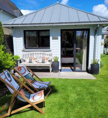 Dinard Bed & Breakfast | Discover Comfort at A n n e x e with Inviting Pool Access