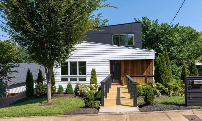 Shelby Hills House | Experience Nashville: 3bd Home Near Downtown with Breakfast