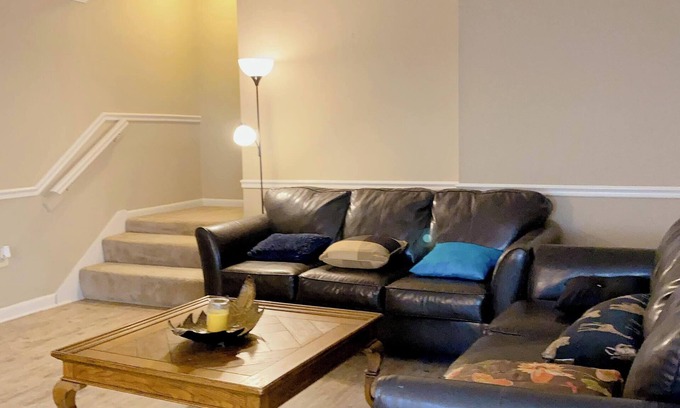Huntsville Condo | A neat condo 8 minutes away from Down Town and Mall, and nearby many restaurants