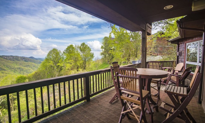 Blowing Rock House | Experience A Nest With a View - 9.8 Rated, Pet Friendly Stay