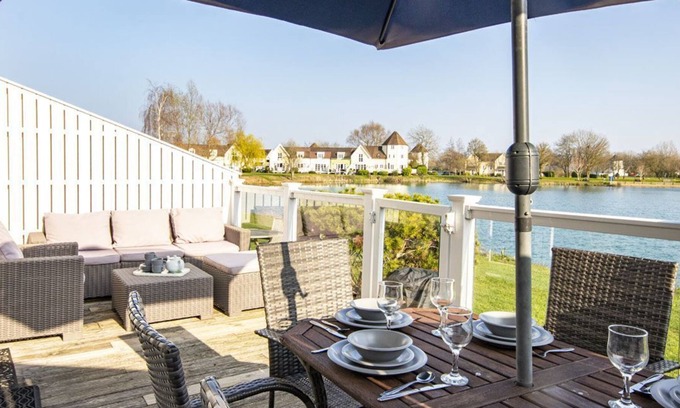 South Cerney Cottage | New England Lakeside Lodge for Family Getaways