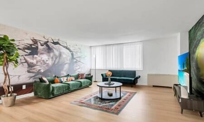 Towson Apartment | Stylish Apartment in Towson with Pool and Kitchen Amenities