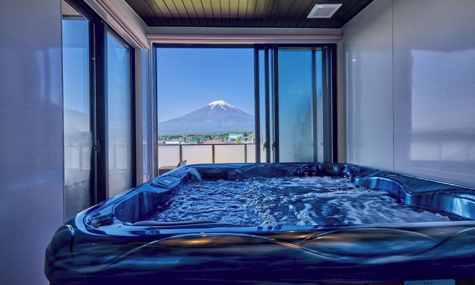 Fujikawaguchiko House | A newly built villa with a jacuzzi where you can s/Minamitsuru-gun Yamanashi