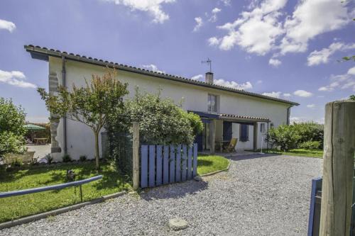 Cagnotte House | Budget-Friendly Comfort at A Noust with Pool & Family Fun